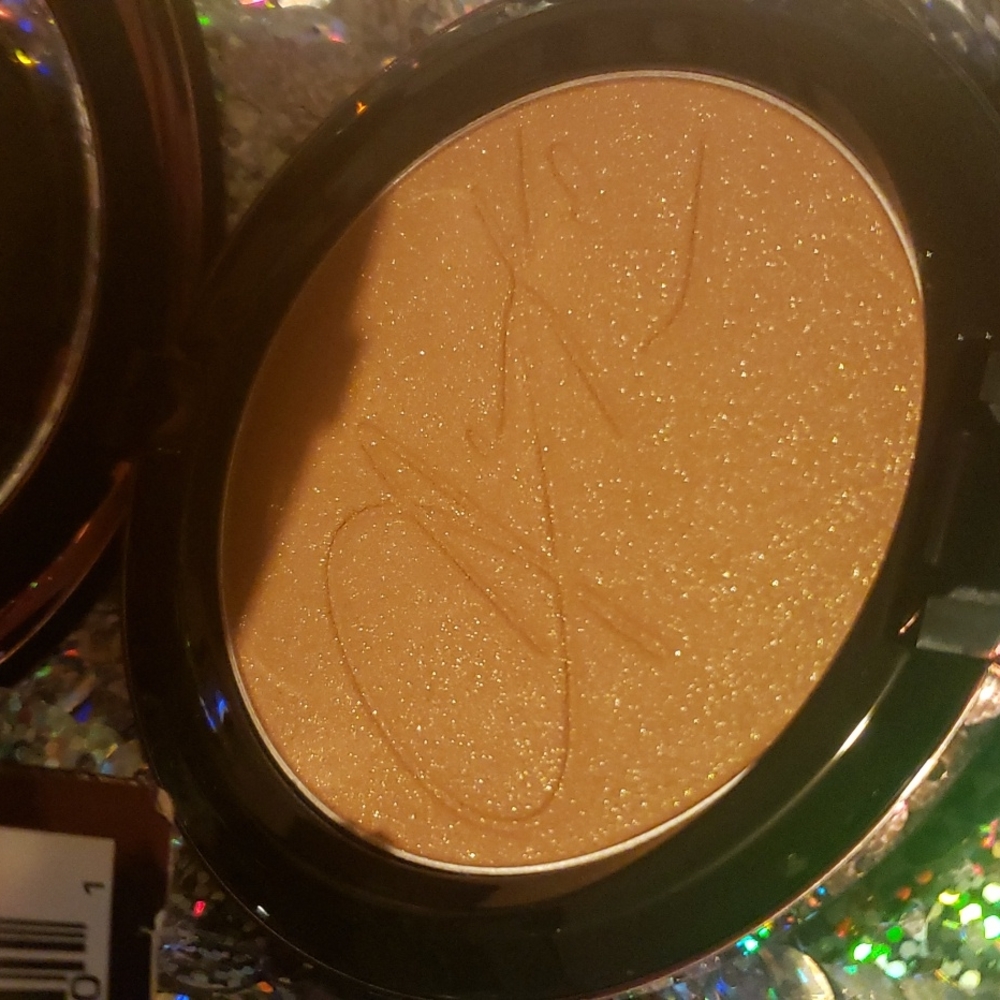 🌟HP🌟❇️BABY GIRL MAC Cosmetics x Aaliyah DISCONTINUED Bronzer NWT - Picture 7 of 7
